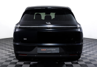 Подержанный автомобиль LiXiang L7 2023 года (6 фото)