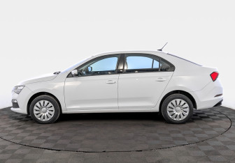 Подержанный автомобиль Skoda Rapid Liftback 2021 года (8 фото)