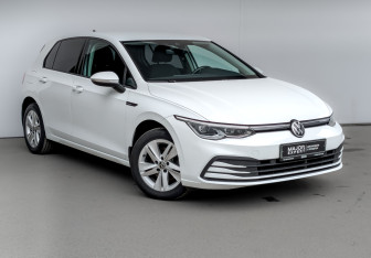 Подержанный автомобиль Volkswagen Golf Hatchback 2020 года (3 фото)