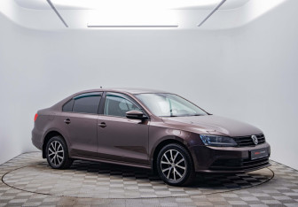 Подержанный автомобиль Volkswagen Jetta Sedan 2015 года (3 фото)