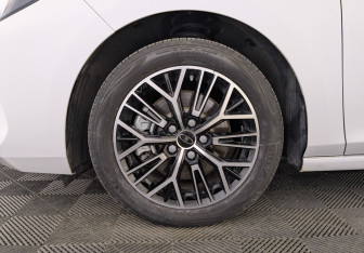 Подержанный автомобиль Москвич 6 2023 года (12 фото)