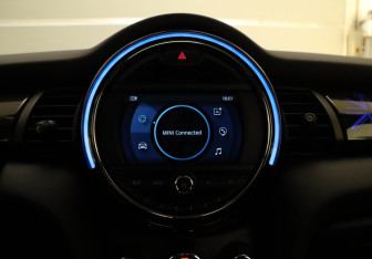 Подержанный автомобиль MINI Hatch 2021 года (21 фото)