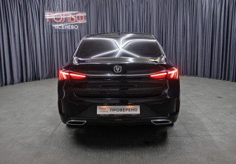 Подержанный автомобиль Changan Eado Plus 2023 года (6 фото)