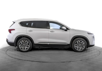 Подержанный автомобиль Hyundai Santa Fe 2022 года (4 фото)