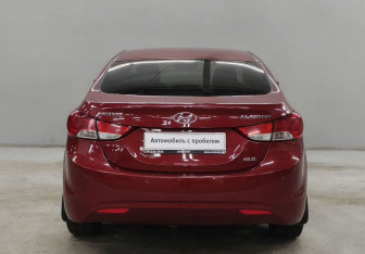 Подержанный автомобиль Hyundai Elantra Sedan 2011 года (6 фото)