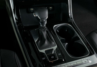 Подержанный автомобиль Kia Carnival 2022 года (18 фото)