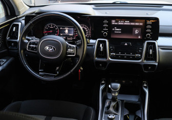 Подержанный автомобиль Kia Sorento 2021 года (10 фото)