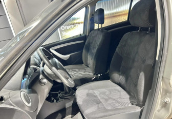 Подержанный автомобиль Renault Sandero 2011 года (8 фото)