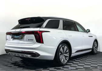 Подержанный автомобиль Hongqi E-HS9 2021 года (5 фото)
