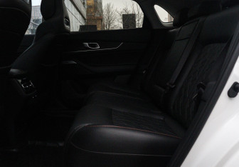 Подержанный автомобиль Changan UNI-K 2023 года (11 фото)