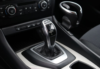 Подержанный автомобиль BMW X1 2014 года (19 фото)