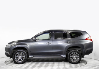Подержанный автомобиль Mitsubishi Pajero Sport 2019 года (8 фото)