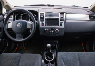 Подержанный автомобиль Nissan Tiida Sedan 2012 года (13 фото)