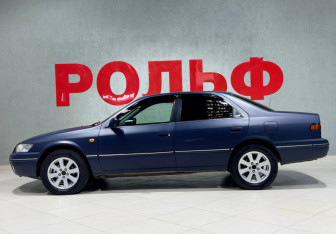 Подержанный автомобиль Toyota Camry Sedan 1998 года (8 фото)