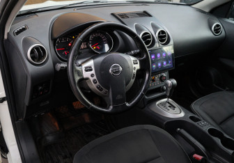 Подержанный автомобиль Nissan Qashqai 2012 года (11 фото)