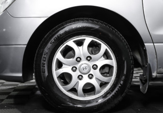 Подержанный автомобиль Hyundai Grand Starex 2013 года (26 фото)