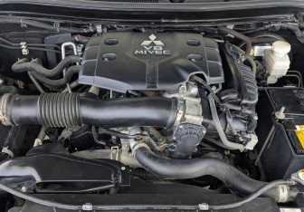 Подержанный автомобиль Mitsubishi Montero Sport 2023 года (9 фото)