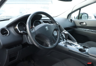 Подержанный автомобиль Peugeot 3008 2012 года (13 фото)