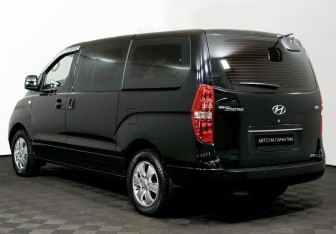 Подержанный автомобиль Hyundai Grand Starex 2014 года (3 фото)