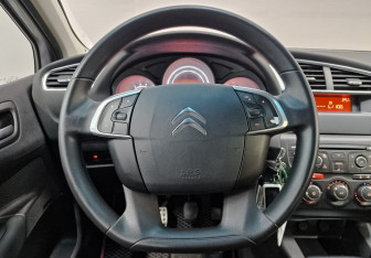 Подержанный автомобиль Citroen C4 Hatchback 2014 года (21 фото)