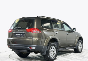Подержанный автомобиль Mitsubishi Pajero Sport 2013 года (5 фото)
