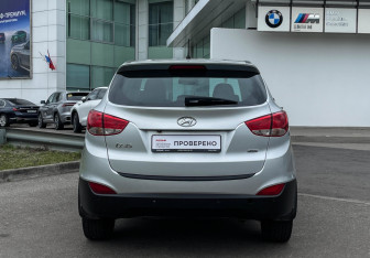 Подержанный автомобиль Hyundai ix35 2014 года (6 фото)