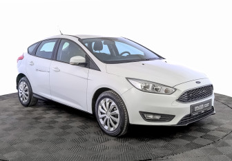 Подержанный автомобиль Ford Focus Hatchback 2017 года (3 фото)