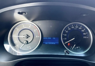 Подержанный автомобиль Toyota Hilux 2018 года (14 фото)