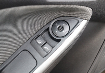 Подержанный автомобиль Ford Focus Sedan 2011 года (15 фото)