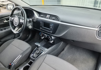 Подержанный автомобиль Kia Rio Hatchback 2021 года (10 фото)