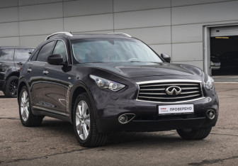 Подержанный автомобиль Infiniti QX70 2014 года (3 фото)