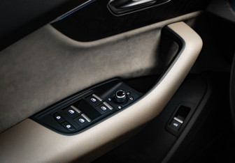 Подержанный автомобиль Audi Q7 2021 года (16 фото)