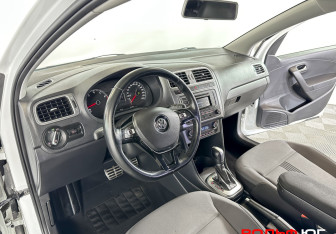 Подержанный автомобиль Volkswagen Polo Sedan 2016 года (19 фото)