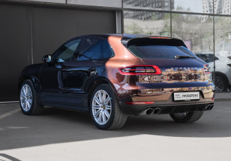 Подержанный автомобиль Porsche Macan 2017 года (6 фото)