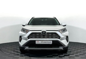 Подержанный автомобиль Toyota RAV4 2021 года (2 фото)