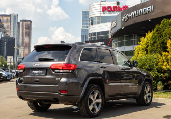 Подержанный автомобиль Jeep Grand Cherokee 2014 года (4 фото)