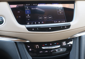 Подержанный автомобиль Cadillac XT5 2021 года (16 фото)