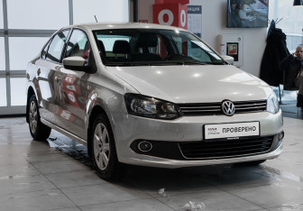 Подержанный автомобиль Volkswagen Polo Sedan 2013 года (3 фото)