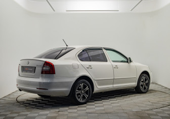 Подержанный автомобиль Skoda Octavia Liftback 2012 года (5 фото)