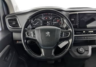 Подержанный автомобиль Peugeot Traveller 2018 года (22 фото)
