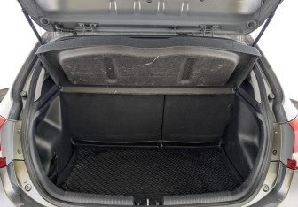 Подержанный автомобиль Kia Rio Hatchback 2016 года (10 фото)