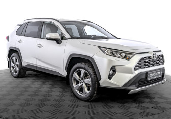 Подержанный автомобиль Toyota RAV4 2021 года (3 фото)