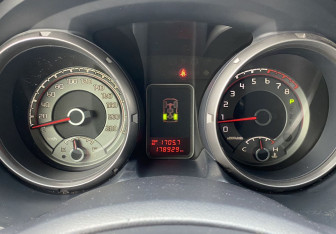 Подержанный автомобиль Mitsubishi Pajero 2011 года (21 фото)