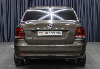 Подержанный автомобиль Volkswagen Polo Sedan 2015 года (6 фото)
