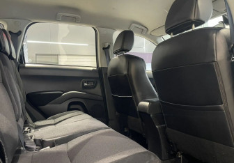 Подержанный автомобиль Citroen C-Crosser 2011 года (12 фото)