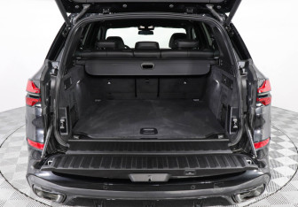Подержанный автомобиль BMW X5 2023 года (9 фото)