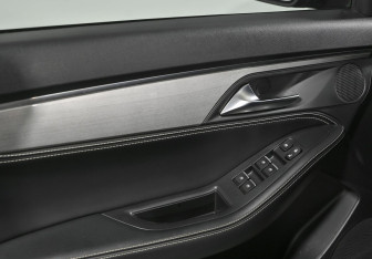 Подержанный автомобиль JAC J7 2022 года (10 фото)