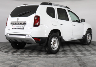 Подержанный автомобиль Renault Duster 2015 года (5 фото)