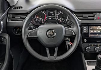 Подержанный автомобиль Skoda Octavia Liftback 2018 года (22 фото)