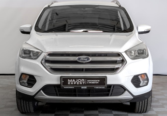 Подержанный автомобиль Ford Kuga 2017 года (3 фото)